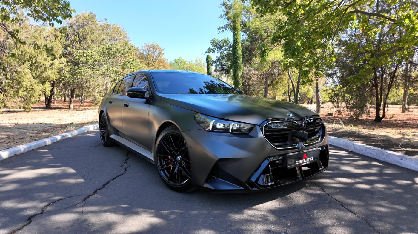 IsAuto — BMW M5, matte wrap